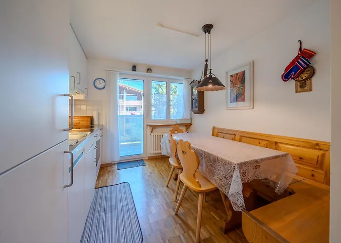 Latschüel By Vacations, Familienwohnung Im Zentrum Mit Privatparkplatz Appartamento