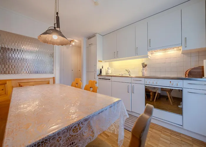 Appartamento Latschüel By Vacations, Familienwohnung Im Zentrum Mit Privatparkplatz