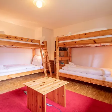 アパート Latschüel By Vacations, Familienwohnung Im Zentrum Mit Privatparkplatz アローザ