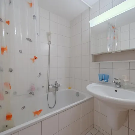 Latschüel By Vacations, Familienwohnung Im Zentrum Mit Privatparkplatz アパート *