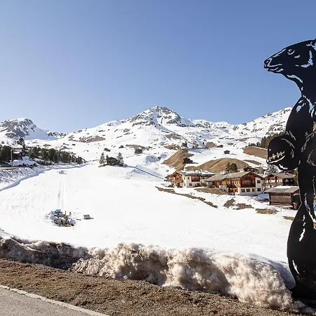 アパート Latschüel By Vacations, Familienwohnung Im Zentrum Mit Privatparkplatz *